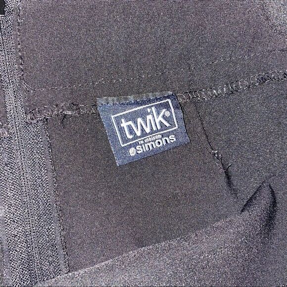 TWIK | Simons Chic Black Mini Skirt with Contrast Trim & Zipper Pockets - Picture 5 of 5